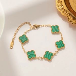 Green clover bracelet